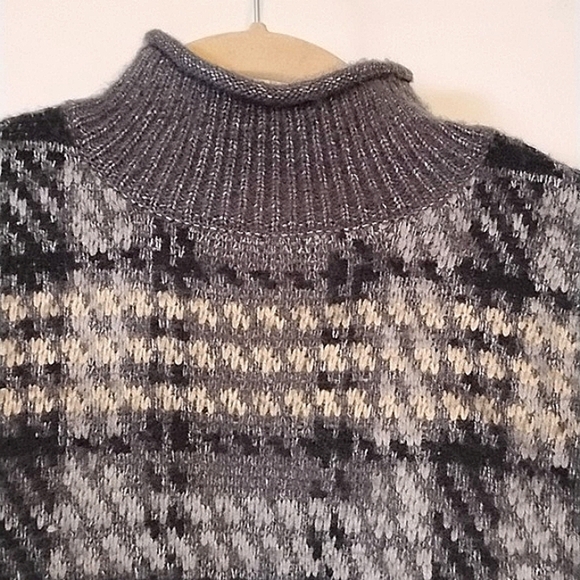 Arizona Women's Charcoal Plaid Crop Scoop Neck Sweater, Size: XS, NWT - Picture 7 of 7